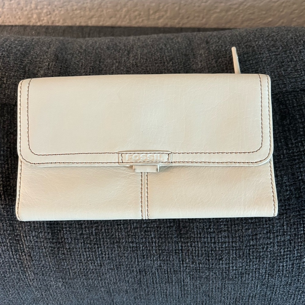 Fossil Cream Leather Foldover Wallet with Polished Logo